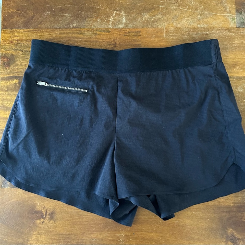 Athleta Mod Trekkie Black Athletic Shorts with Elastic Waistband Ladies size‎ 12